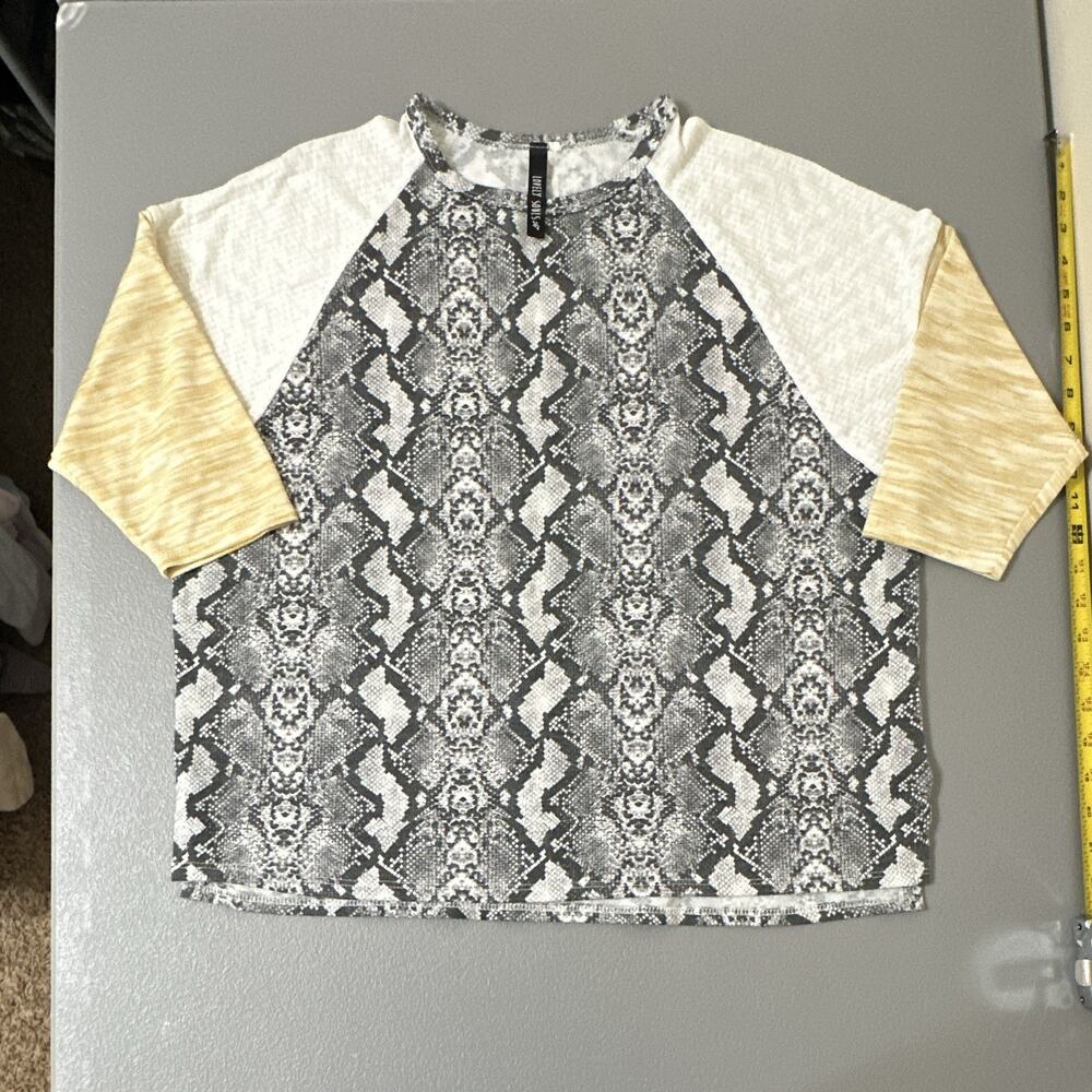 Lovely Souls Womens M Gray White Yellow Snake Print Raglan 3/4 Sleeve Top